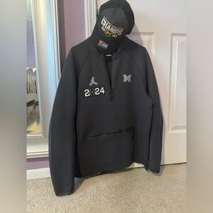 Jordan Men’s Large Michigan Wolverines CFP 1/2 Zip and Championship Hat